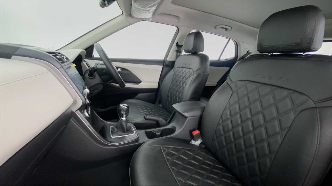 Front interior view of a Hyundai Creta 2018-2023