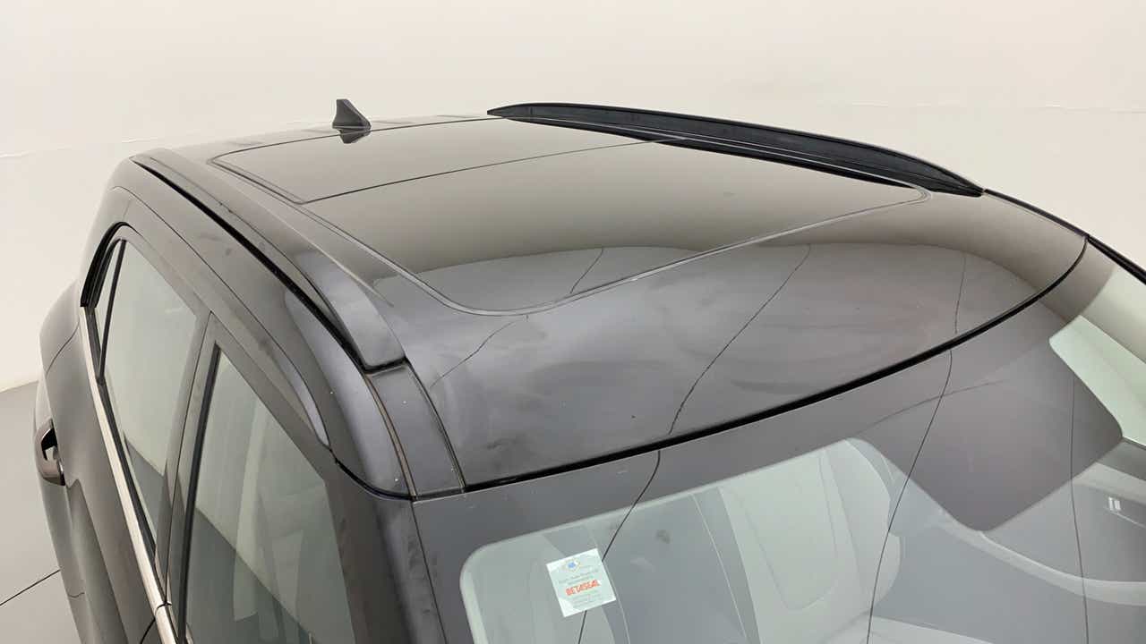 Sunroof and roof view of a Hyundai Creta 2018-2023