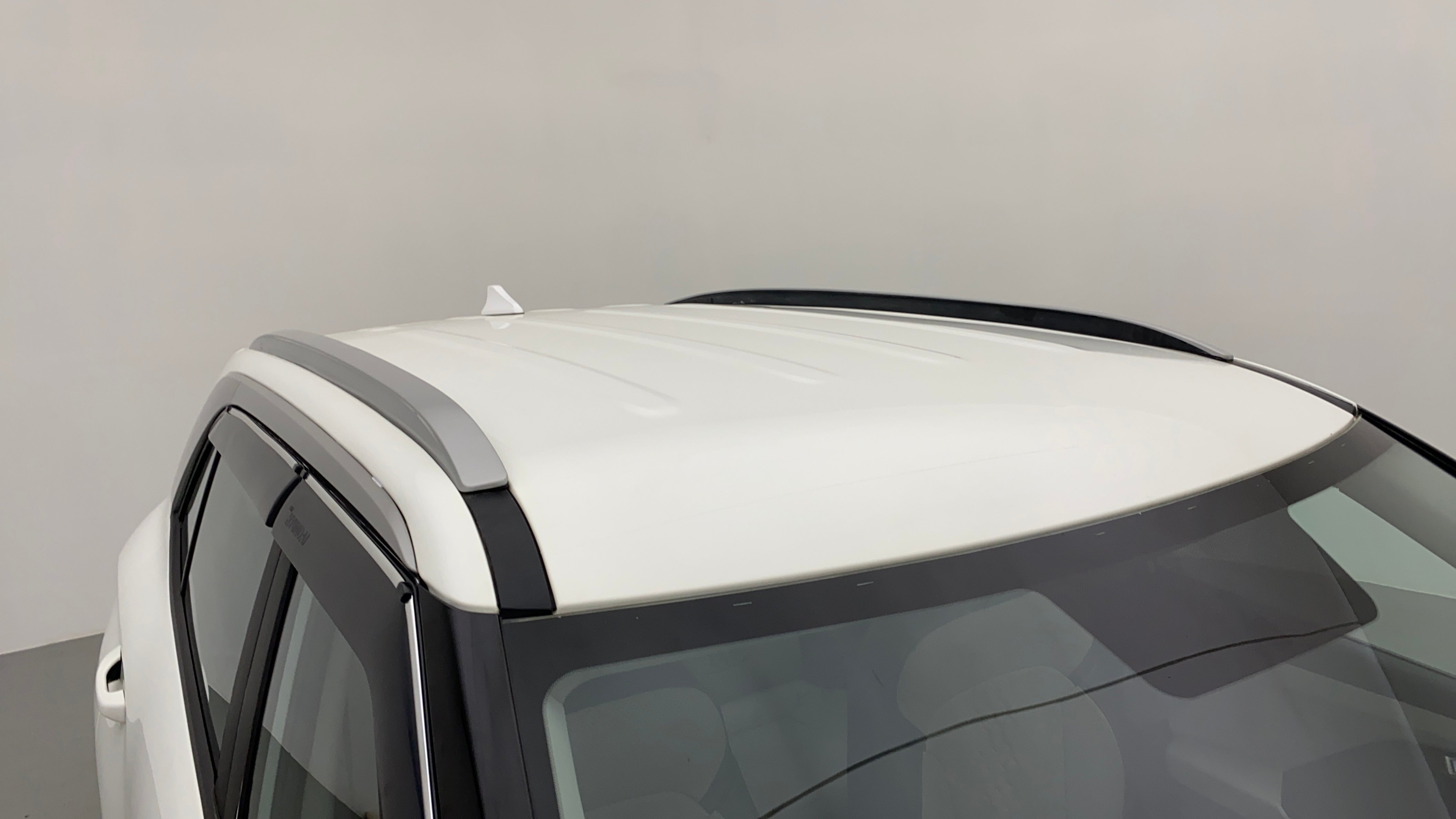 Roof and shark fin antenna of a Hyundai Creta 2018-2023