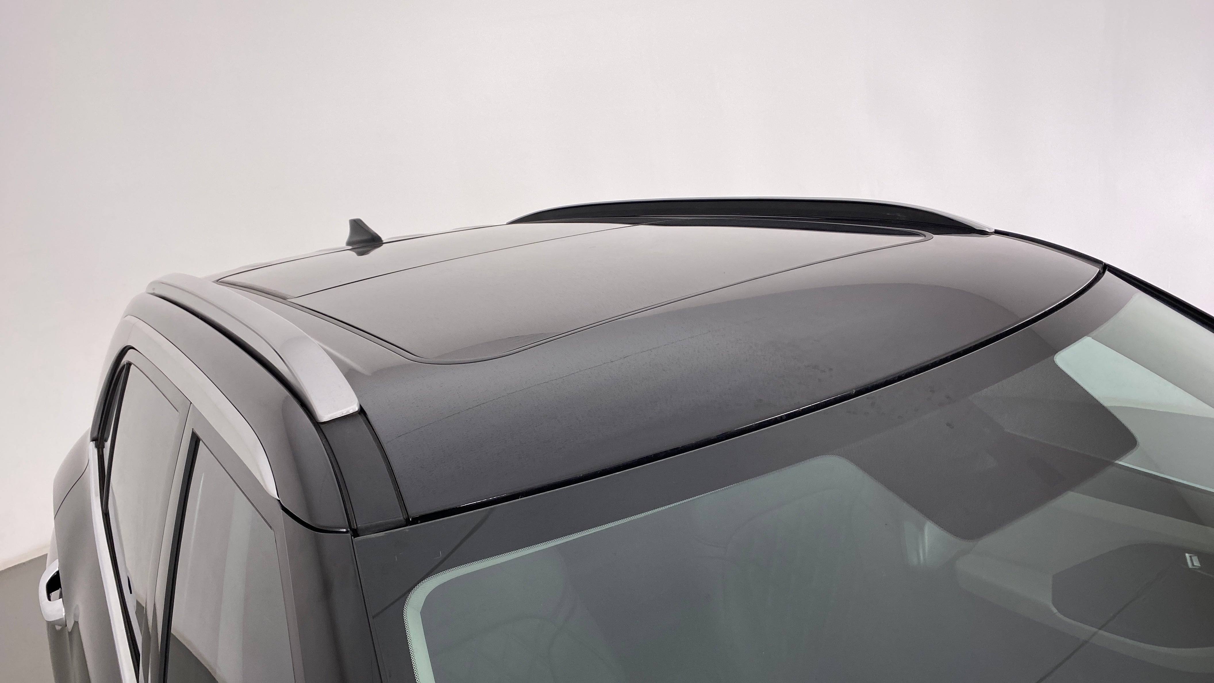 Sunroof and roof rails view of a Hyundai Creta 2018-2023