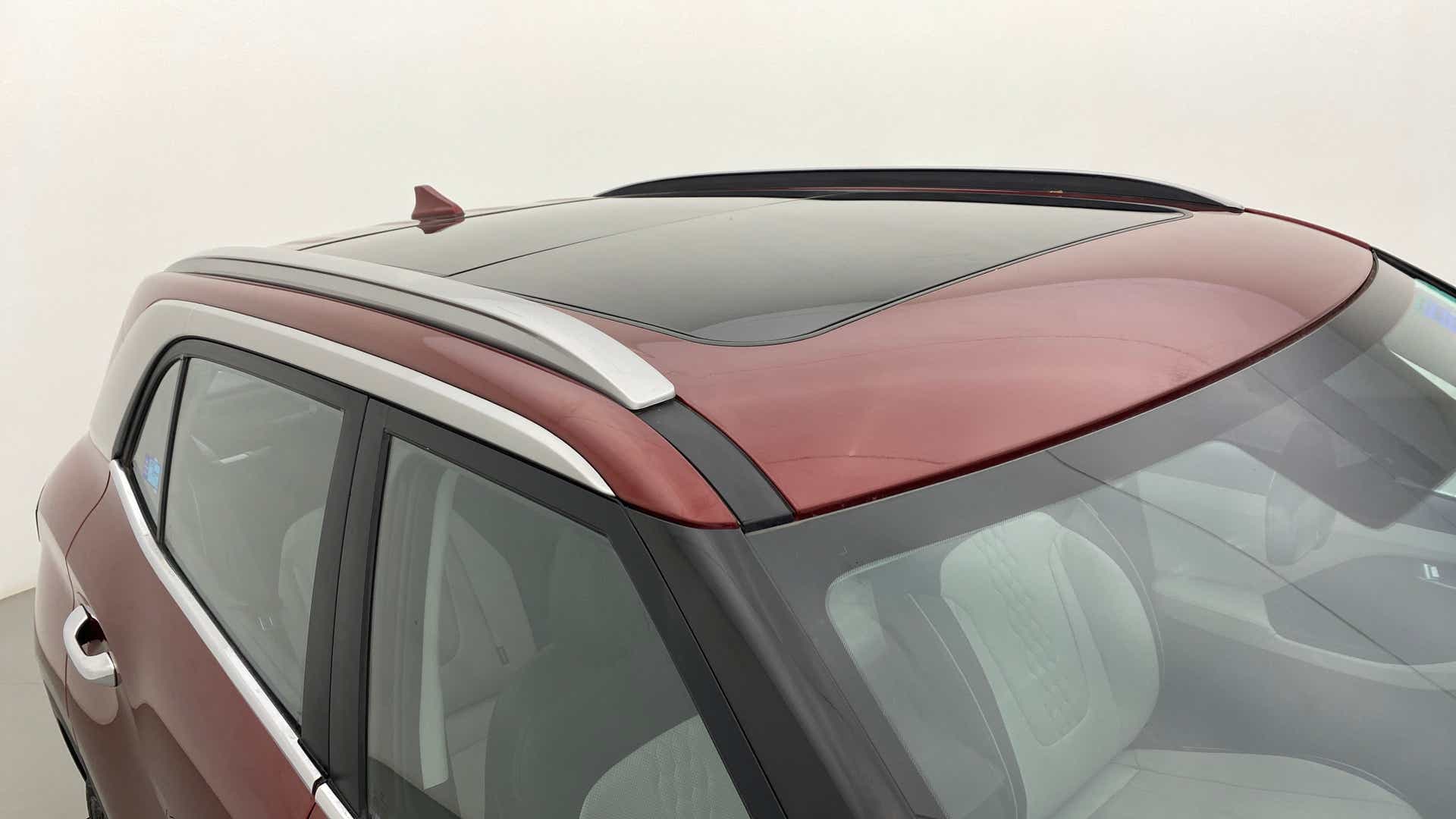 Sunroof and roof rails view of a Hyundai Creta 2018-2023
