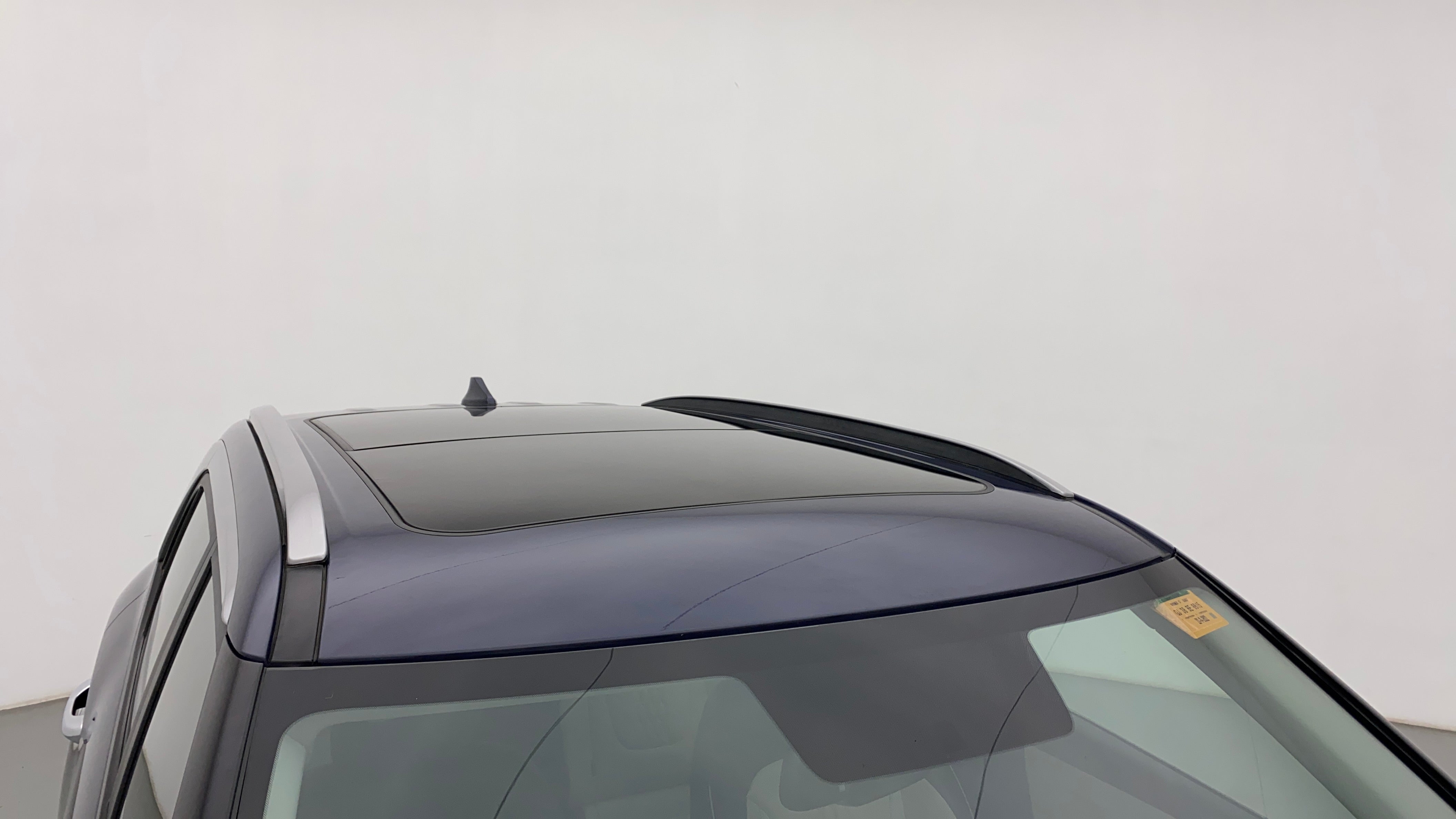 Sunroof and roof rails view of a Hyundai Creta 2018-2023