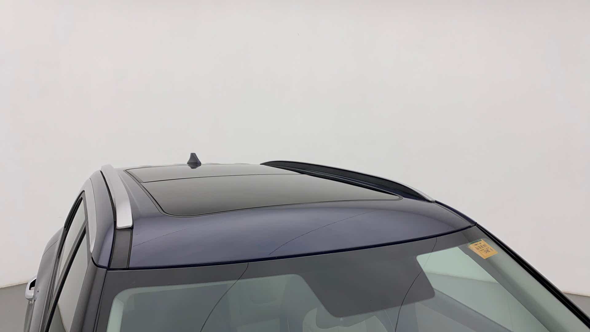 Sunroof and roof rails view of a Hyundai Creta 2018-2023