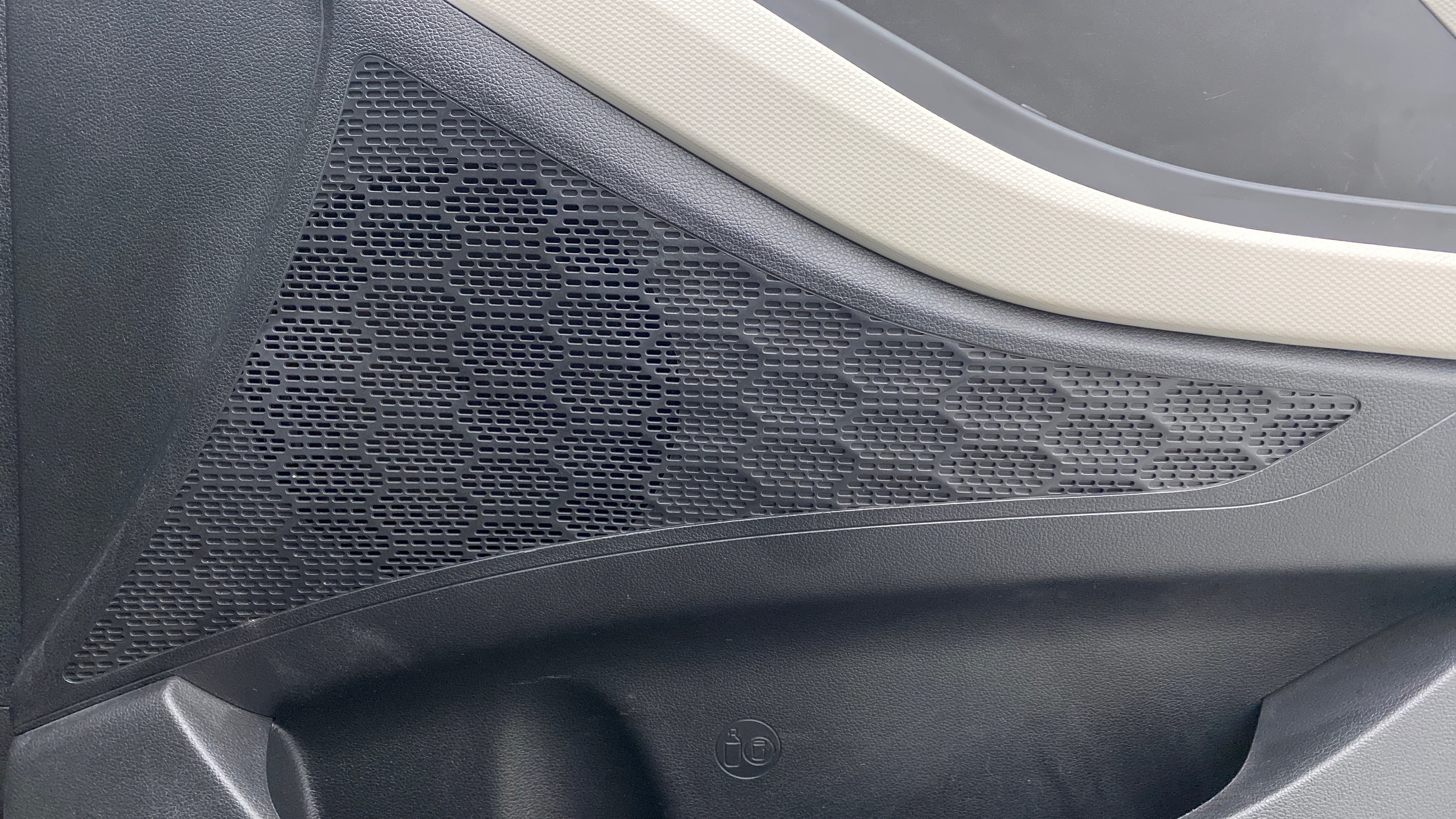 Speaker grille on the interior door panel of a Hyundai Creta 2018-2023