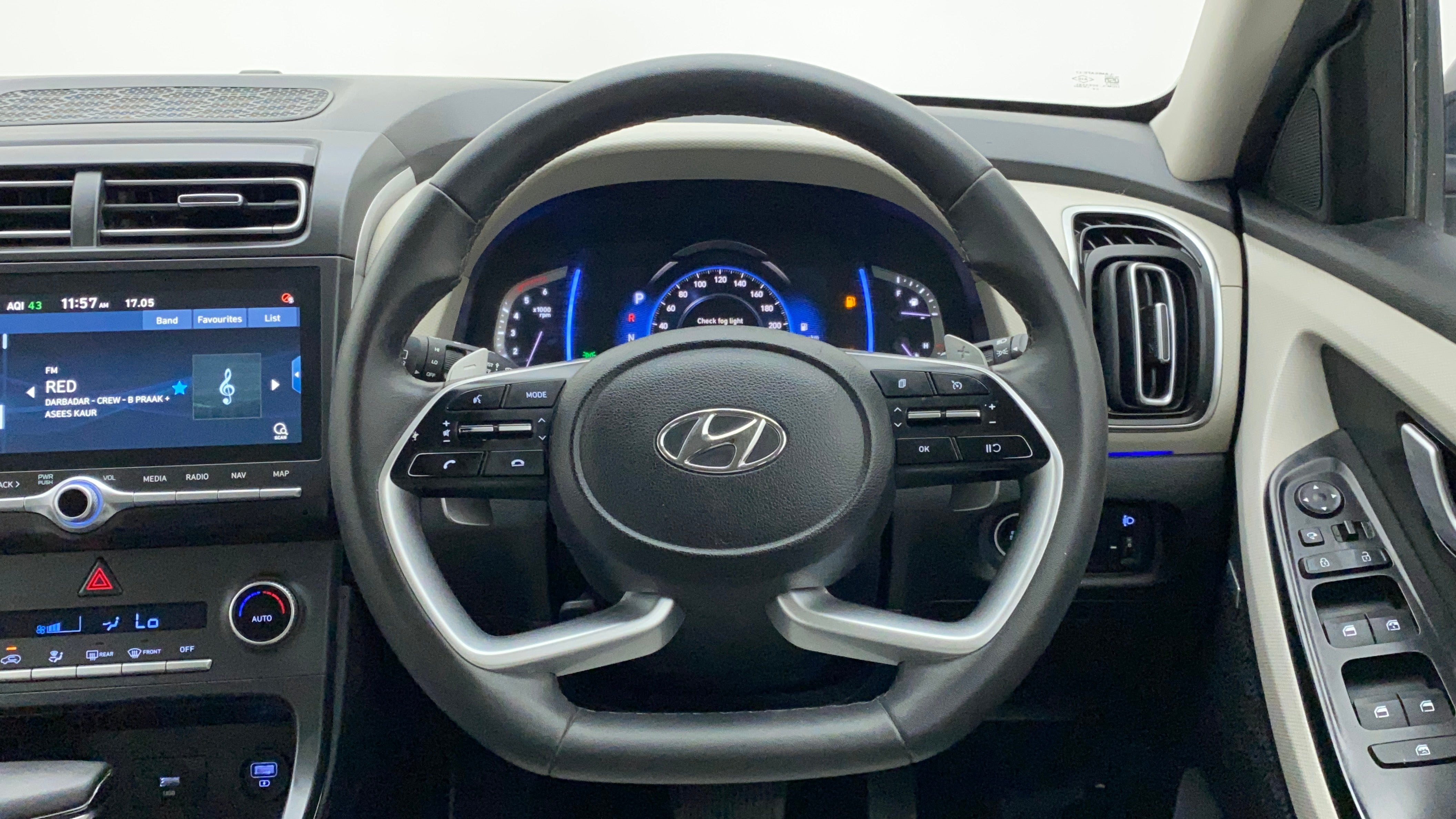 Dashboard and steering wheel of a Hyundai Creta 2018-2023