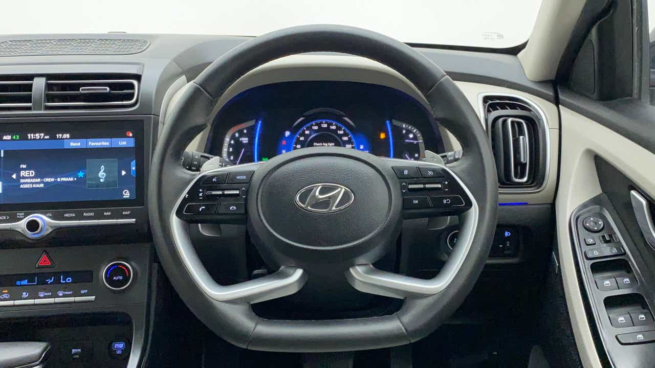 Dashboard and steering wheel of a Hyundai Creta 2018-2023