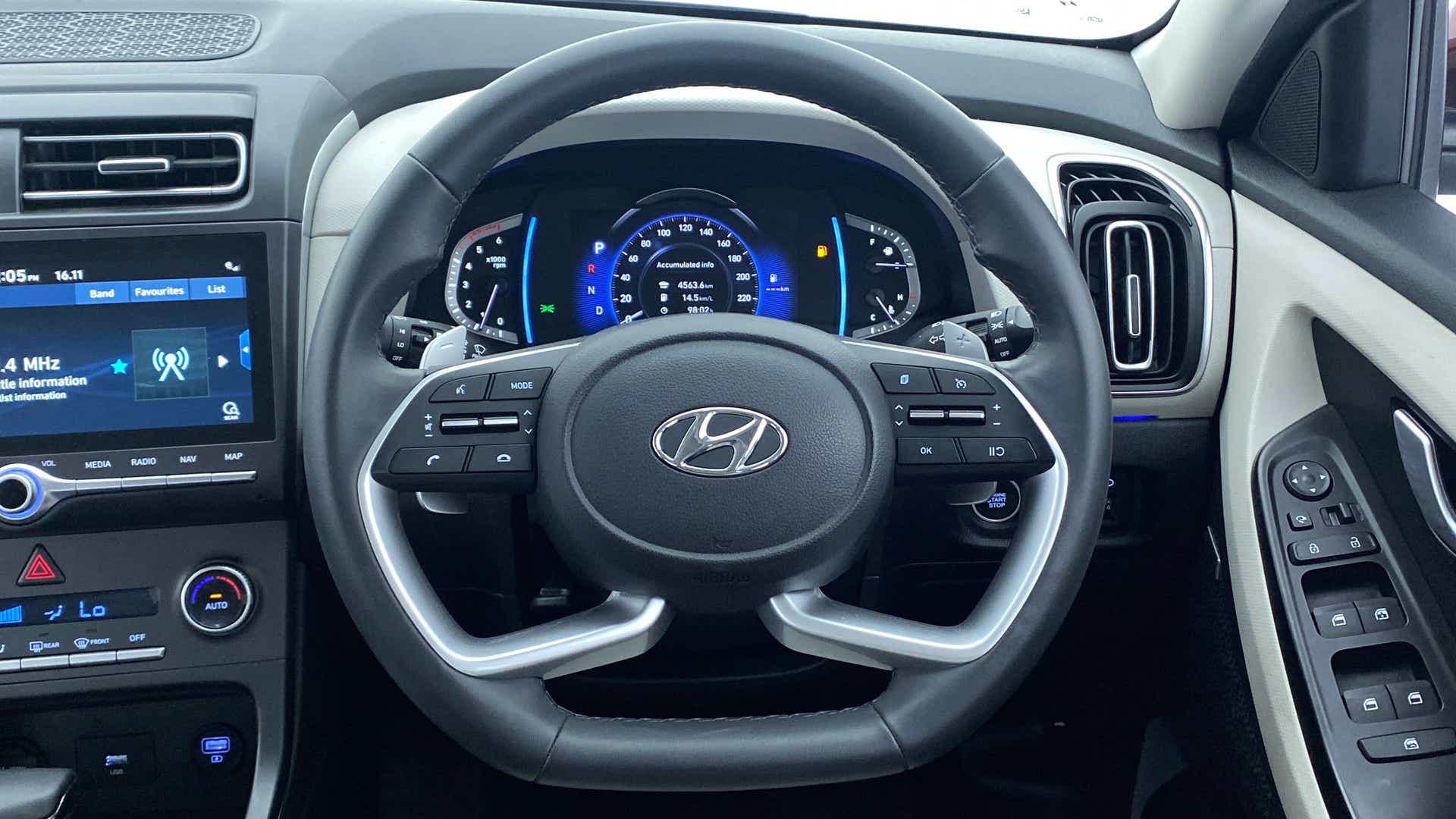 Steering wheel and dashboard of a Hyundai Creta 2018-2023