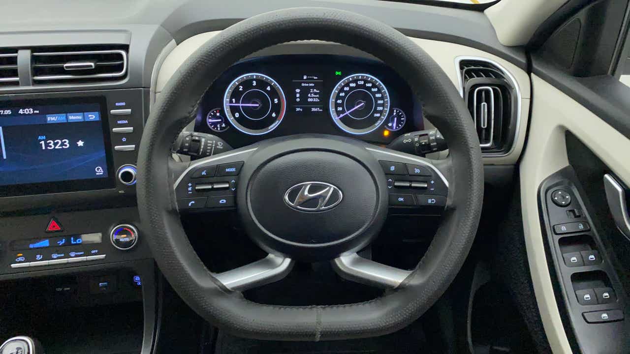 Steering wheel and dashboard of a Hyundai Creta 2018-2023