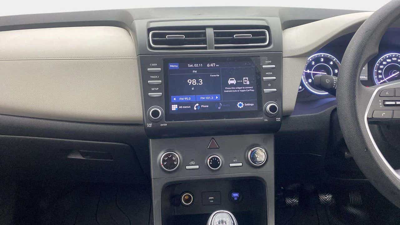 Centre dashboard and infotainment system of a Hyundai Creta 2018-2023