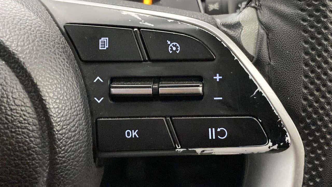 Steering wheel controls of a Hyundai Creta 2018-2023