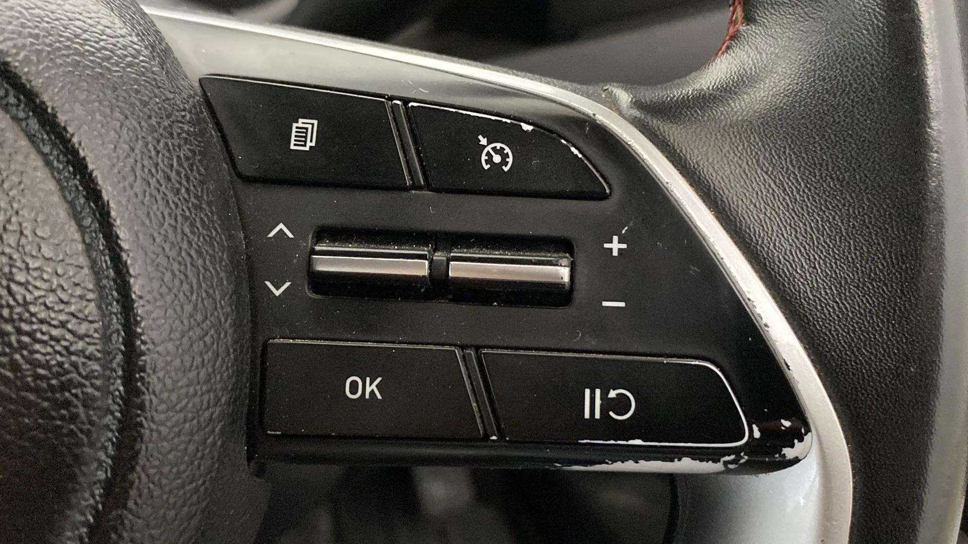 Steering wheel controls of a Hyundai Creta 2018-2023