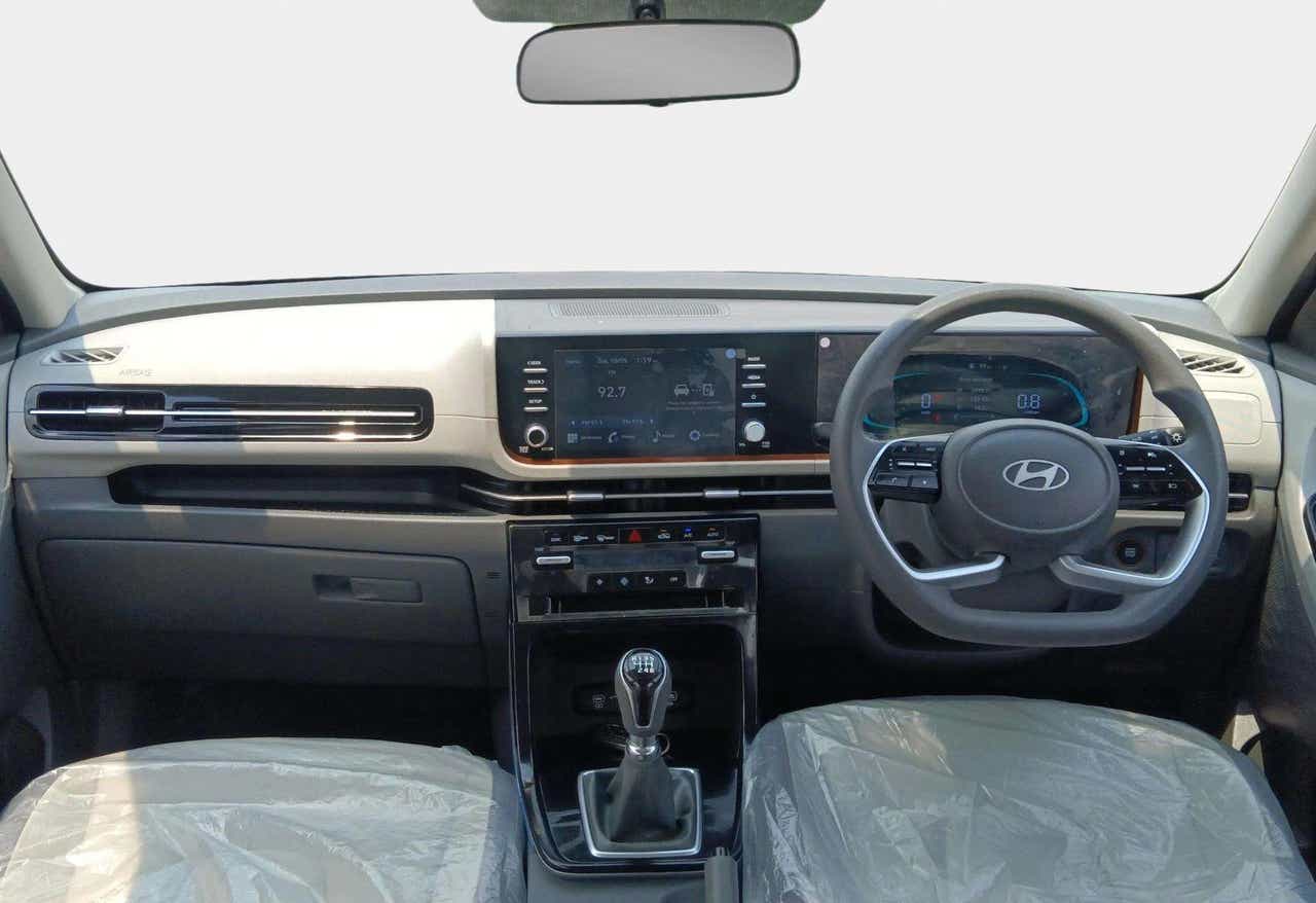 Dashboard and steering view of a Hyundai Creta