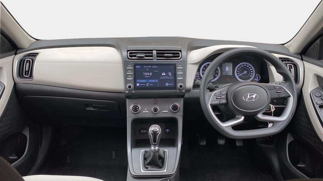 Dashboard and steering view of a Hyundai Creta 2018-2023