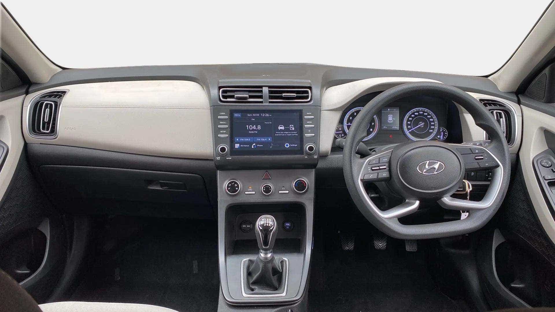 Dashboard and steering view of a Hyundai Creta 2018-2023
