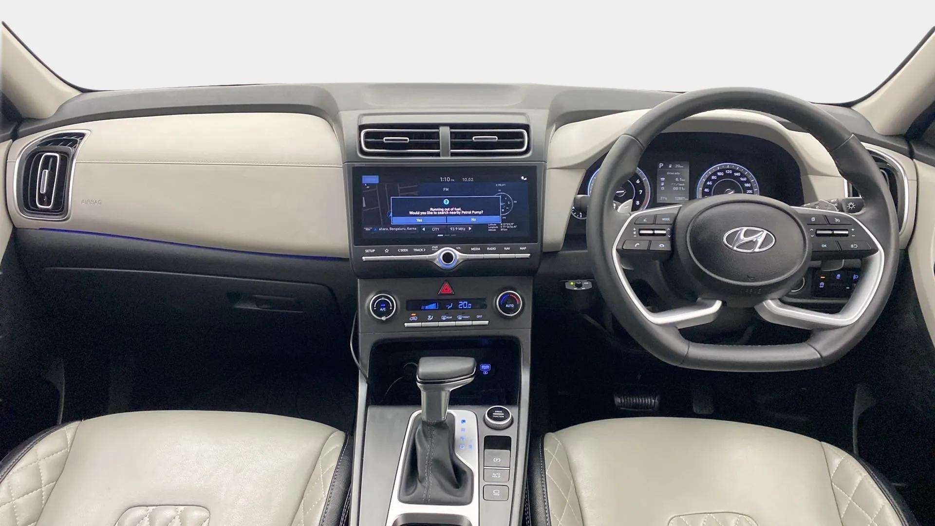 Dashboard and steering wheel of a Hyundai Creta 2018-2023