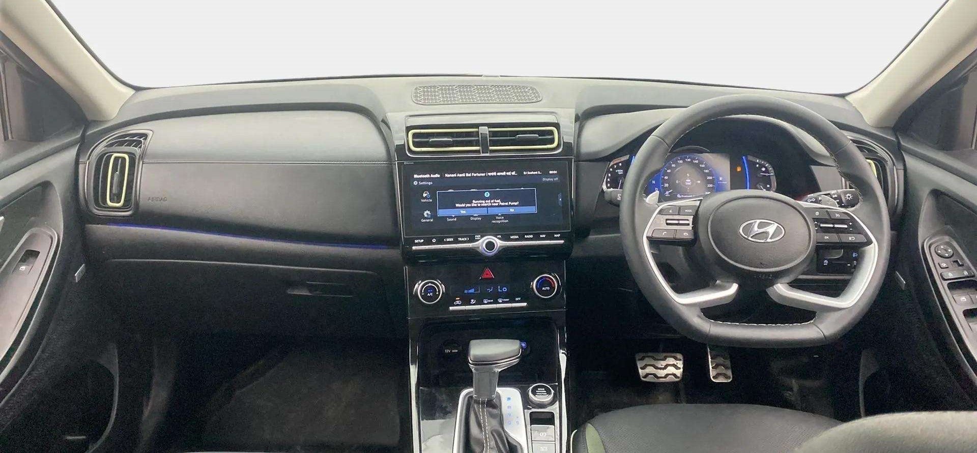 Dashboard and steering wheel of a Hyundai Creta 2018-2023