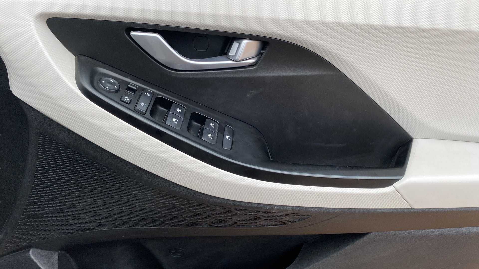 Front door controls of a Hyundai Creta 2018-2023