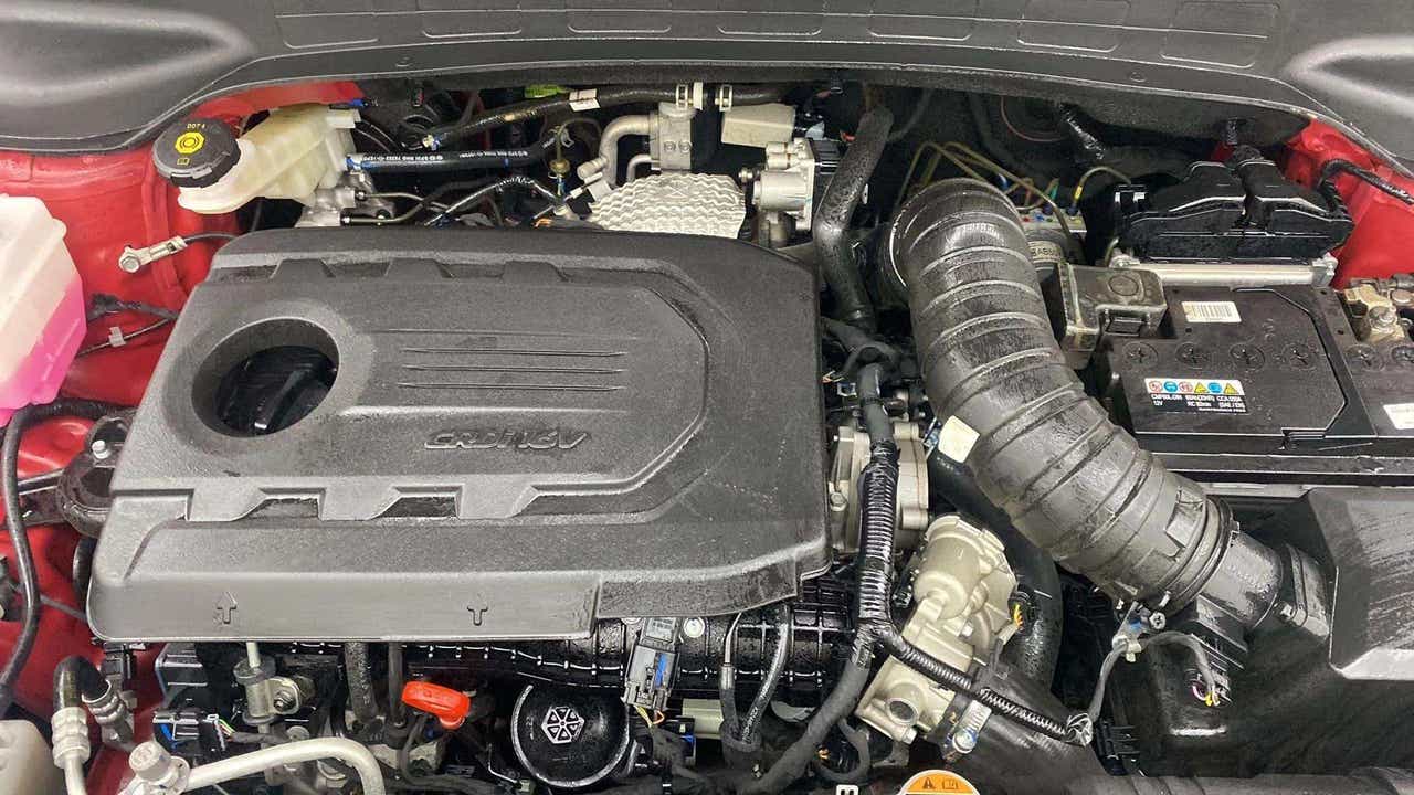 Engine bay of a Hyundai Creta 2018-2023