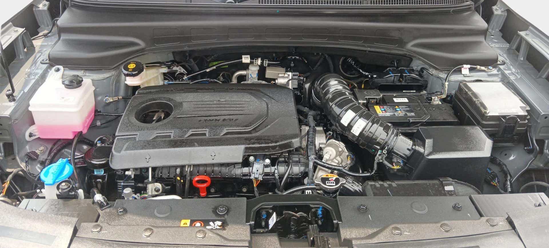 Engine bay of a Hyundai Creta