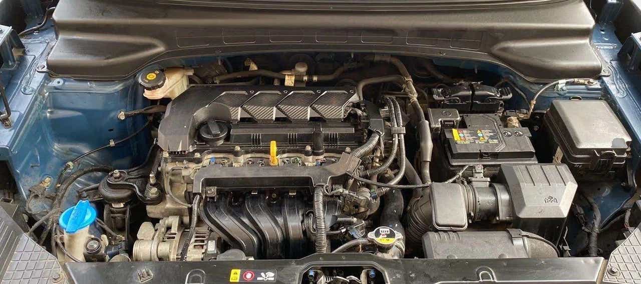 Engine bay of a Hyundai Creta 2018-2023