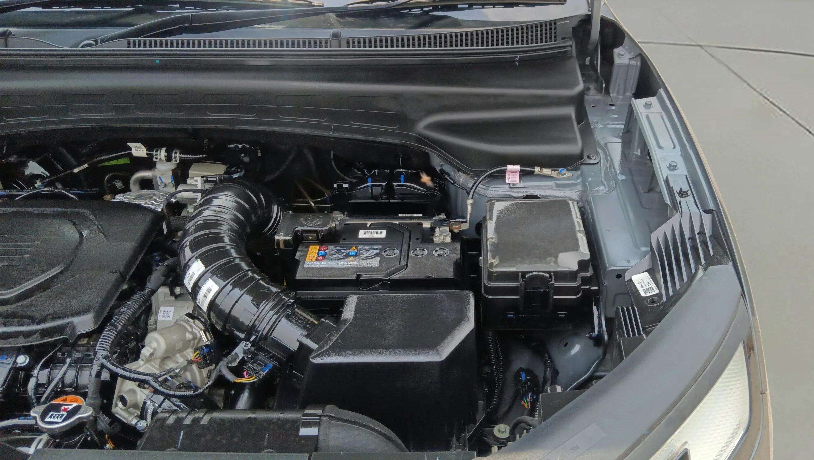 Engine bay of a Hyundai Creta