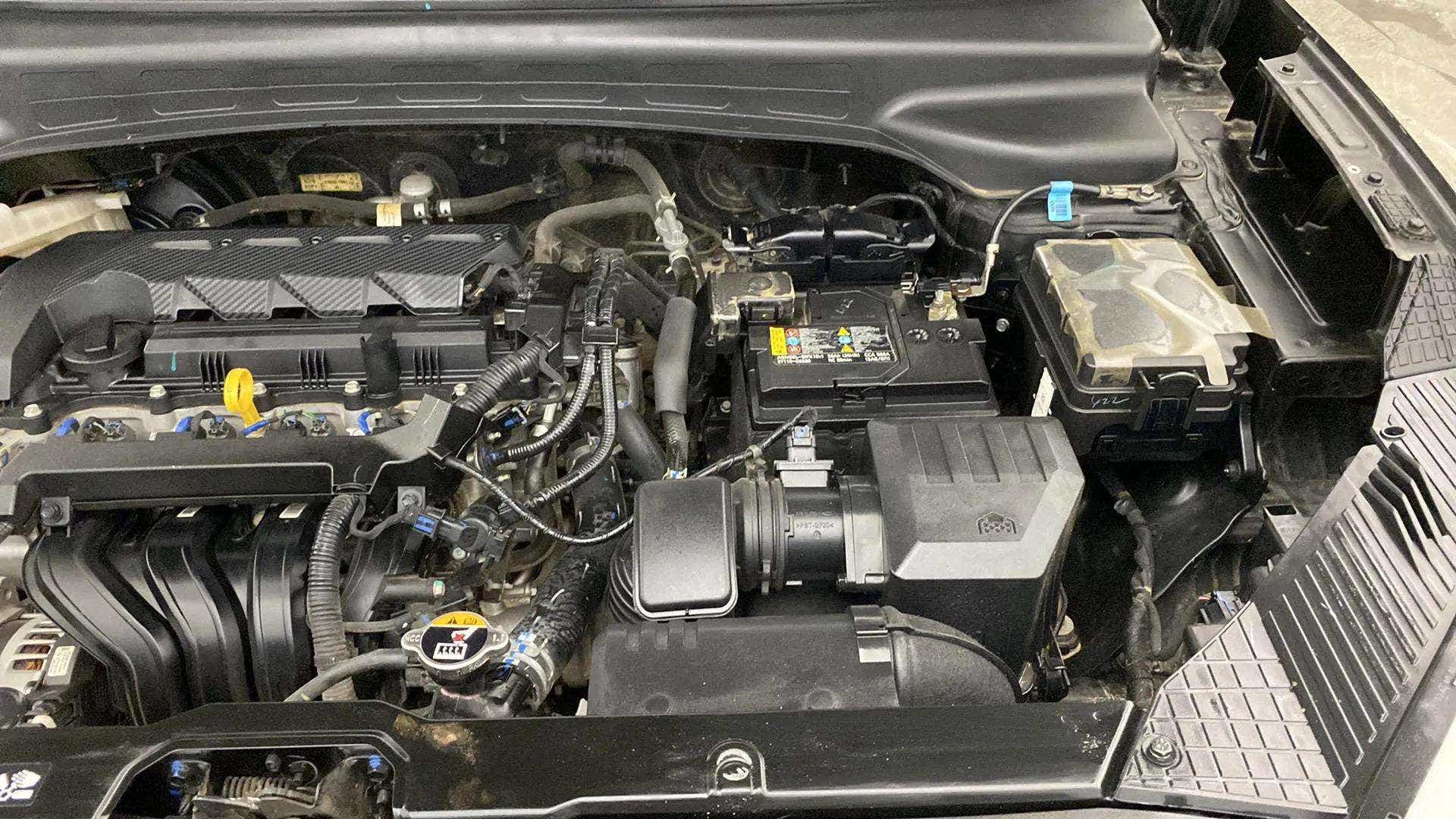Engine bay of a Hyundai Creta 2018-2023