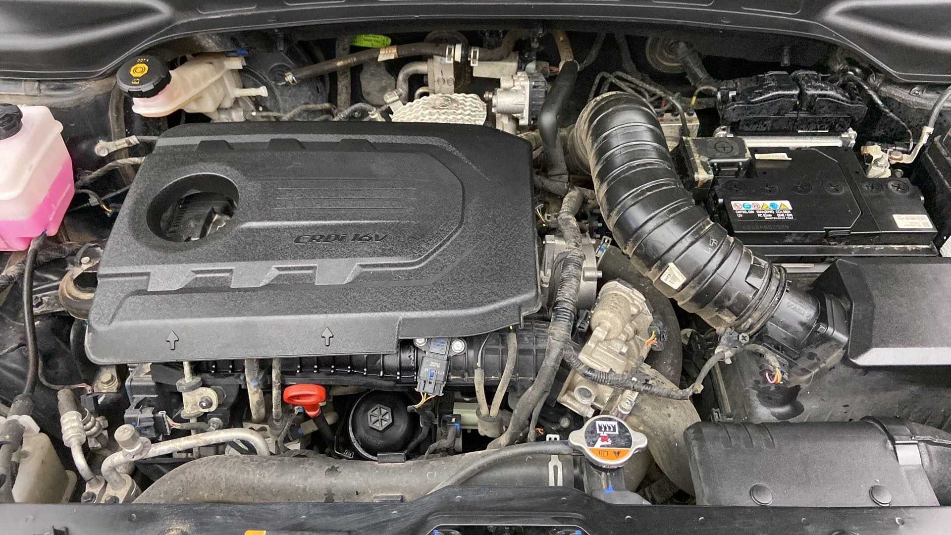 Engine bay of a Hyundai Creta 2018-2023