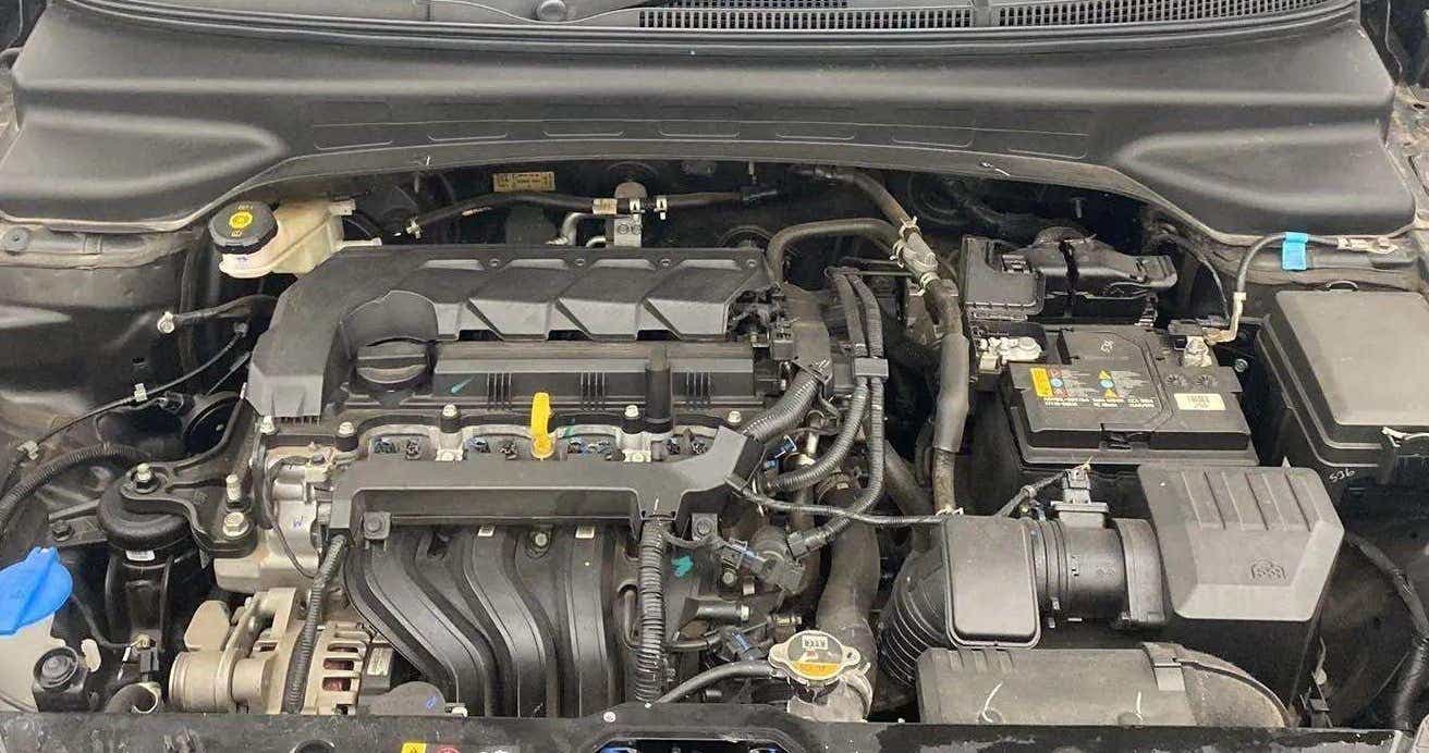 Engine bay of a Hyundai Creta 2018-2023