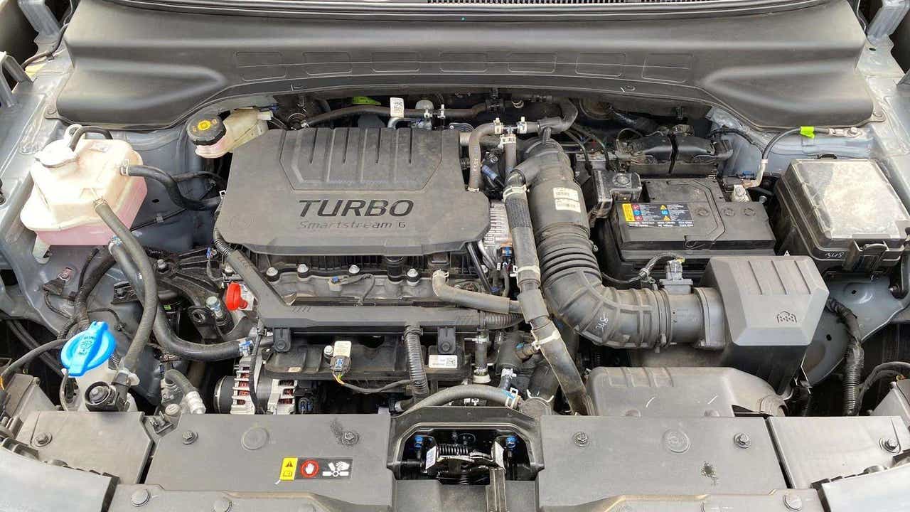 Engine bay of a Hyundai Creta Turbo Smartstream G