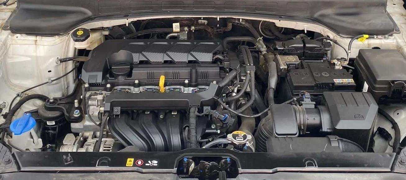 Engine bay of a Hyundai Creta 2018-2023