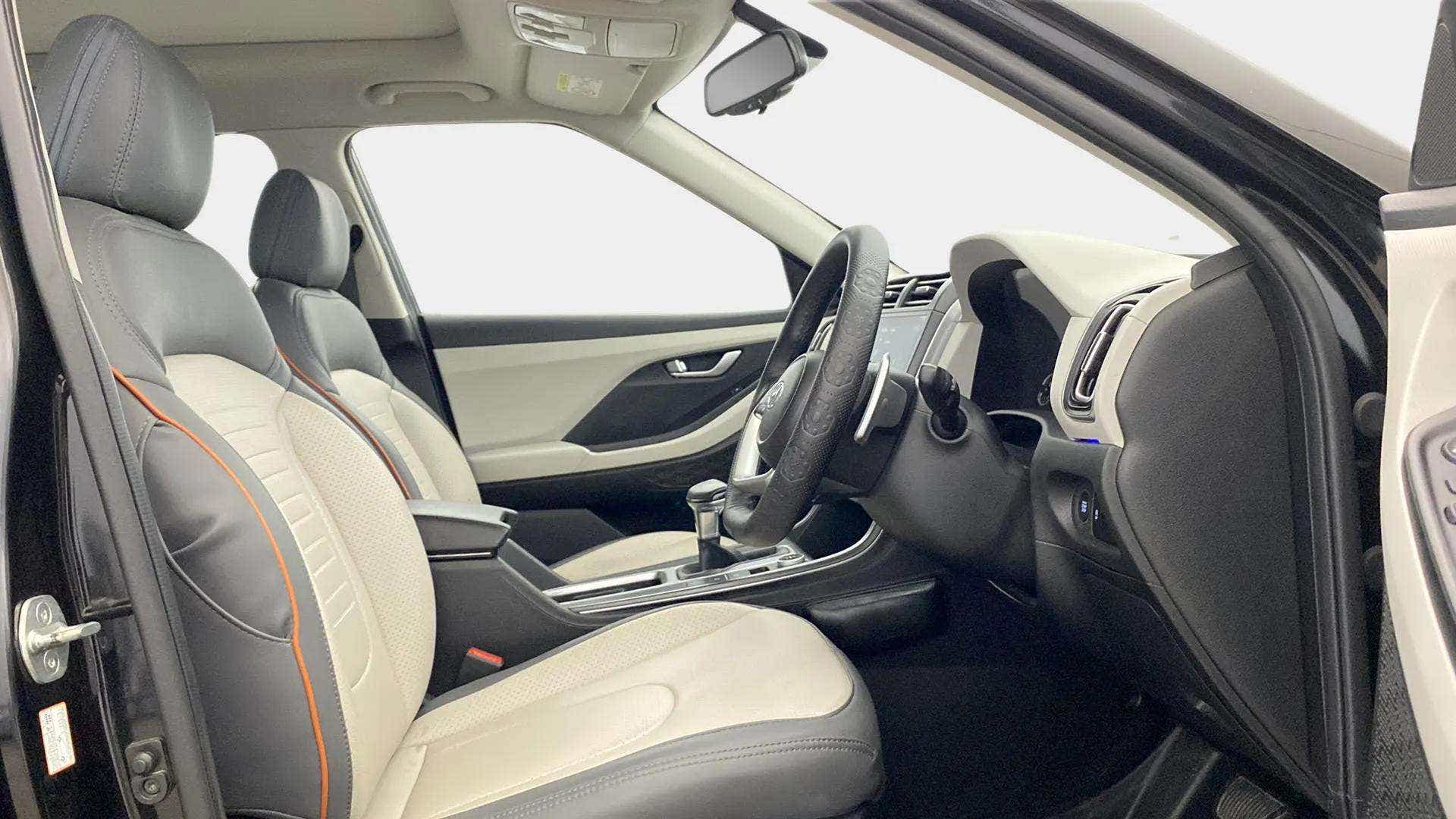 Front interior view of a Hyundai Creta 2018-2023