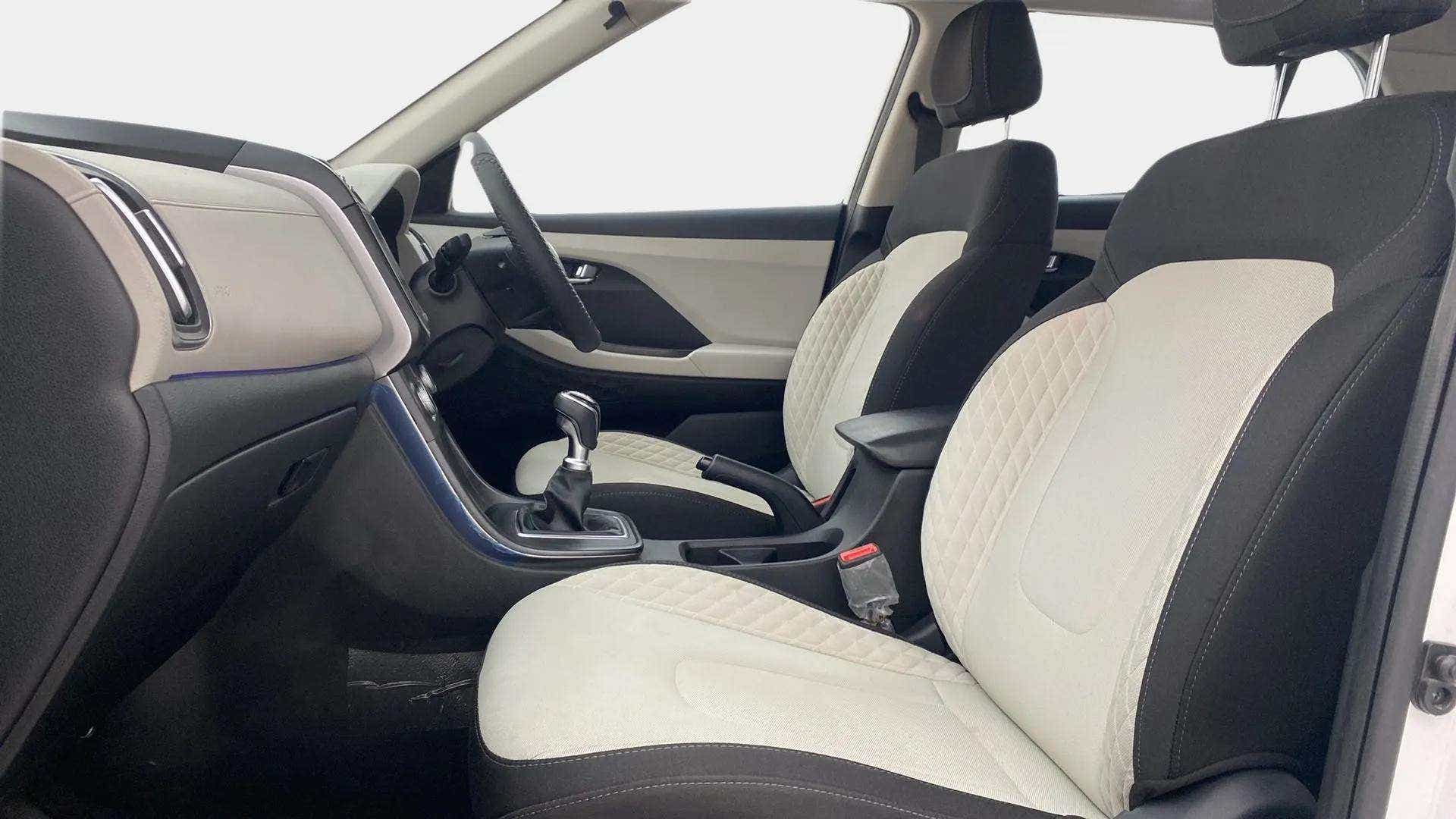 Front seats and dashboard of a Hyundai Creta 2018-2023