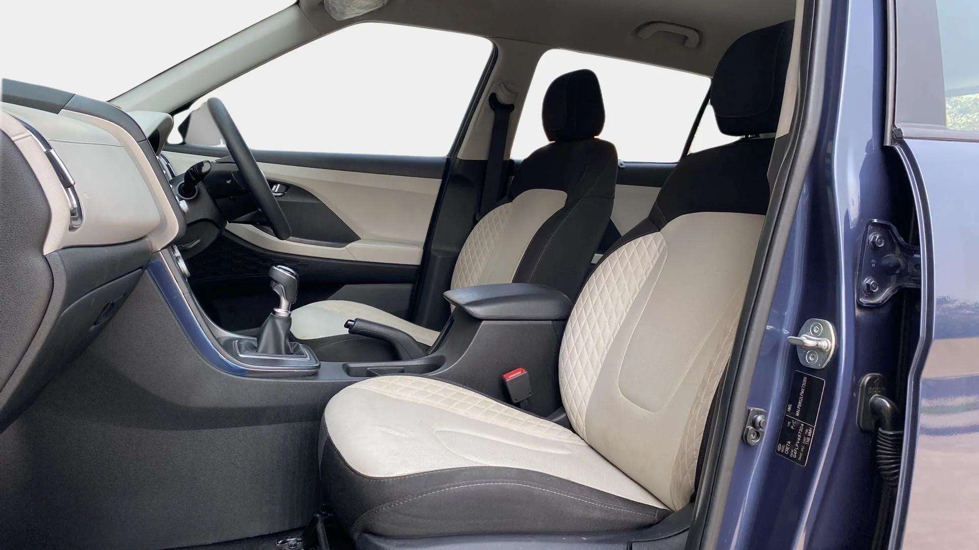 Front seats and dashboard of a Hyundai Creta 2018-2023