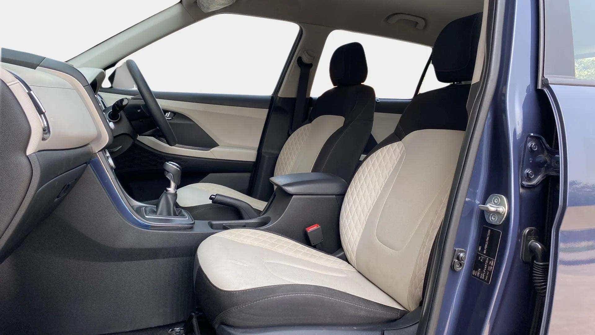 Front seats and dashboard of a Hyundai Creta 2018-2023