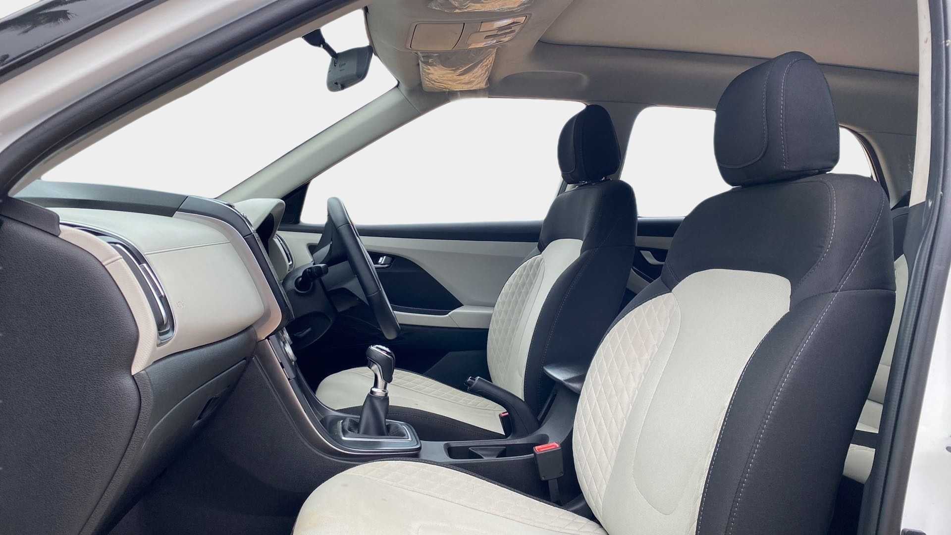 Front interior view of a Hyundai Creta 2018-2023