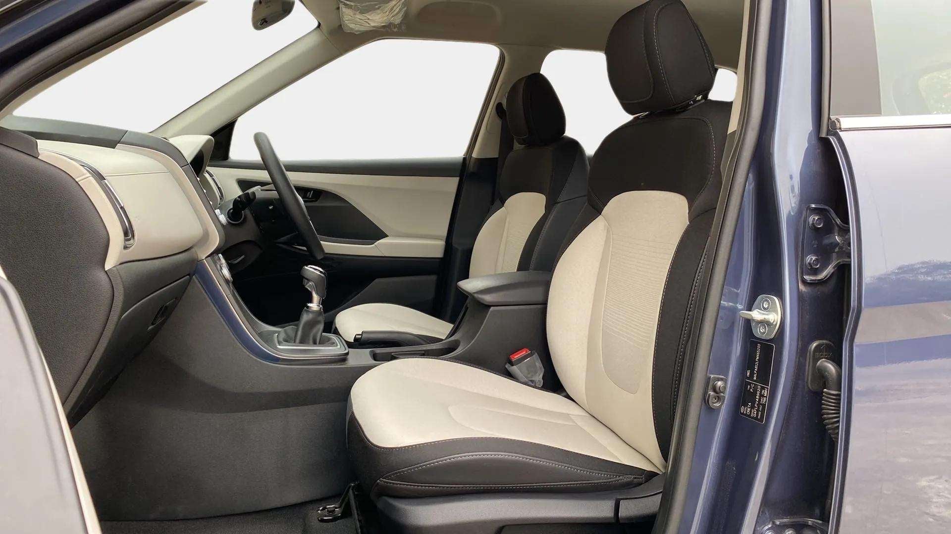 Front interior view of a Hyundai Creta 2018-2023