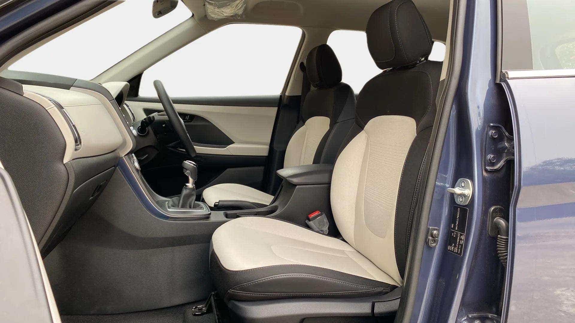 Front interior view of a Hyundai Creta 2018-2023