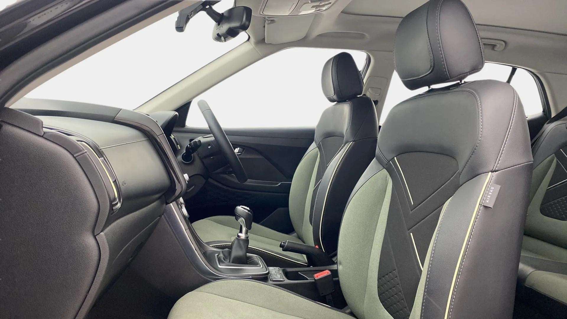 Interior front seats and dashboard of a Hyundai Creta 2018-2023