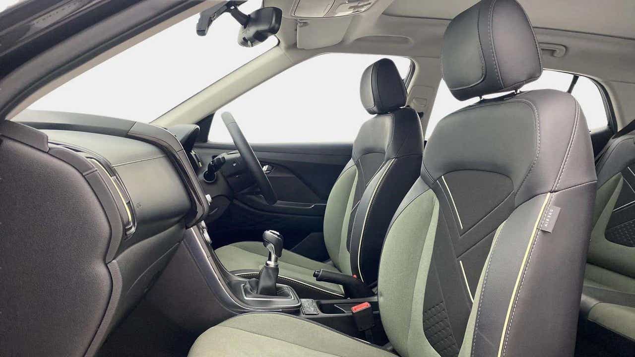 Interior front seats and dashboard of a Hyundai Creta 2018-2023