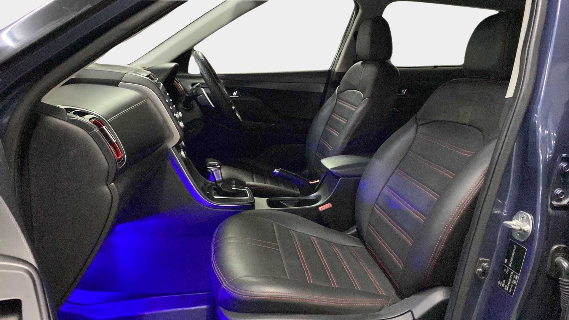 Interior front seats and dashboard of a Hyundai Creta 2018-2023