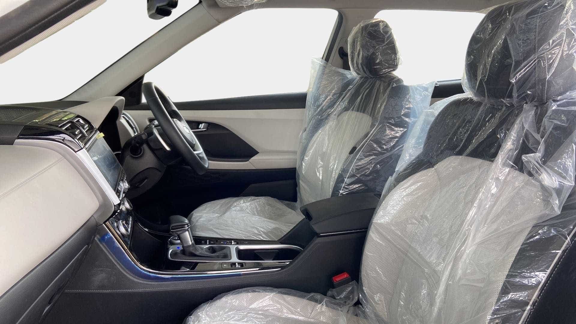 Front interior view of a Hyundai Creta 2018-2023