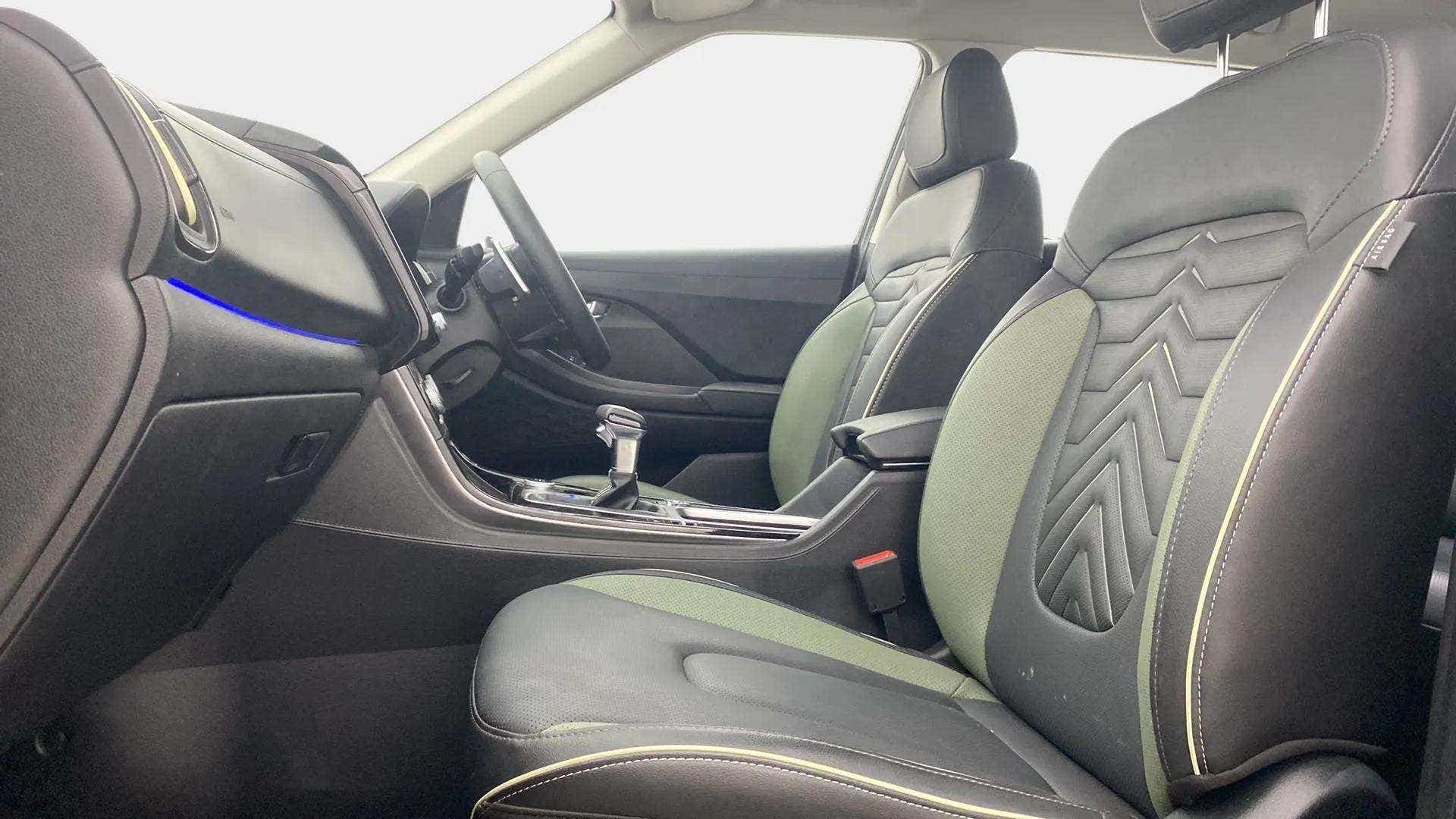 Interior dashboard and front seats of a Hyundai Creta 2018-2023