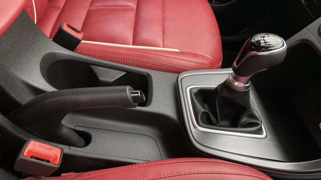 Interior gear lever and handbrake view of a Hyundai Creta 2018-2023