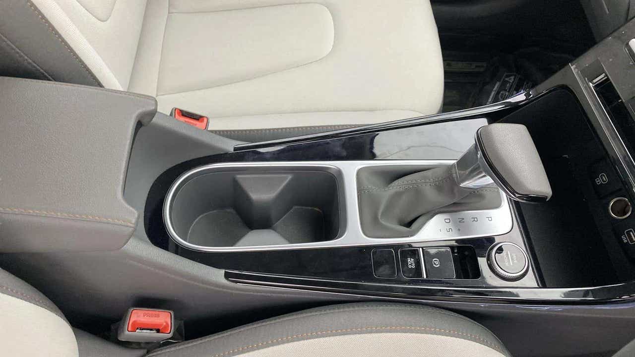 Gear shifter and center console of a Hyundai Creta