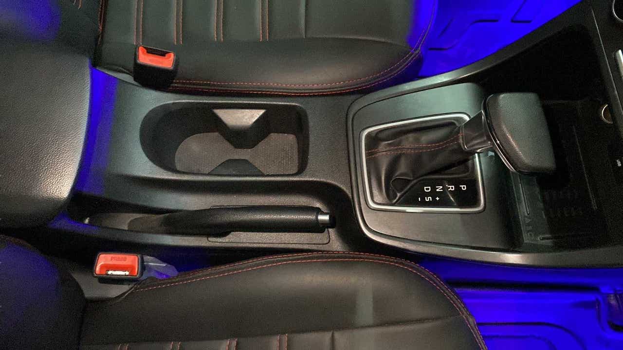 Center console view of a Hyundai Creta 2018-2023