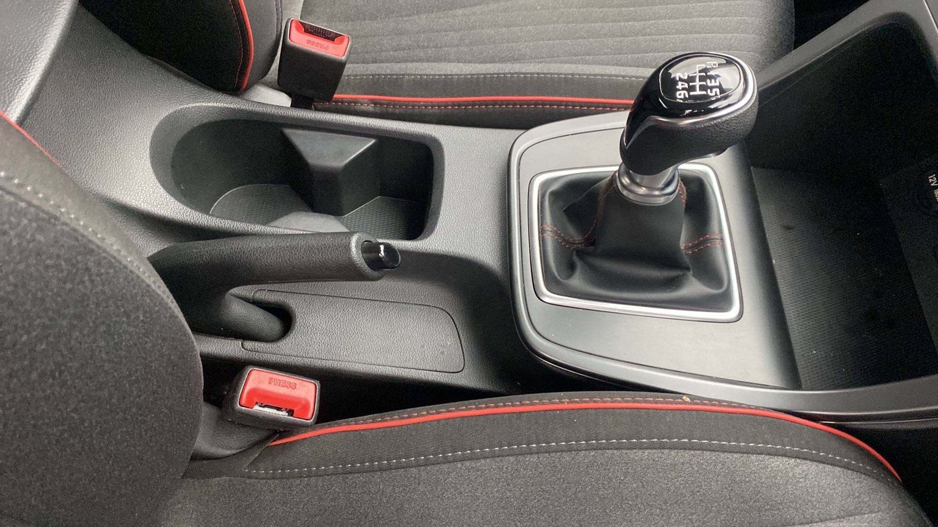 Gear shifter and center console of a Hyundai Creta 2018-2023