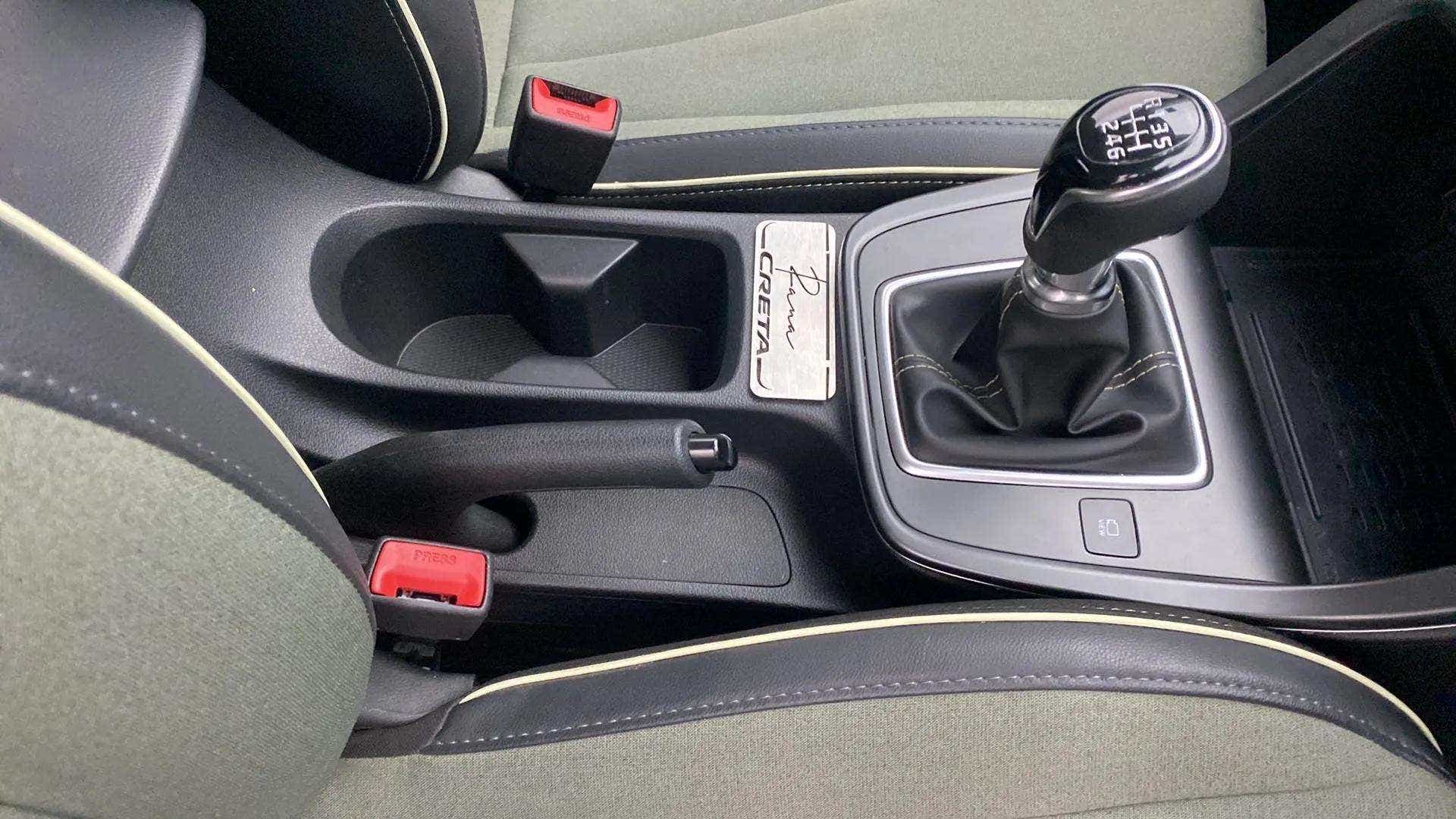 Gear shifter and handbrake area of a Hyundai Creta 2018-2023