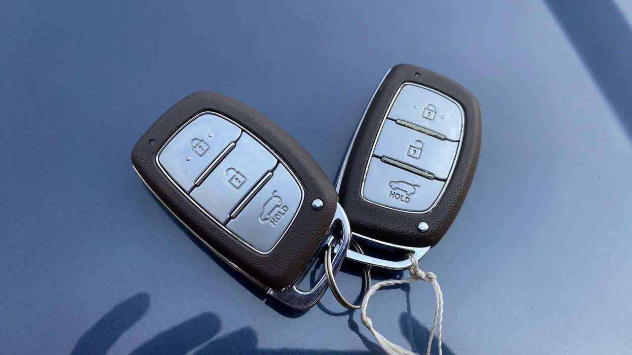 Key fobs of a Hyundai Creta 2018-2023