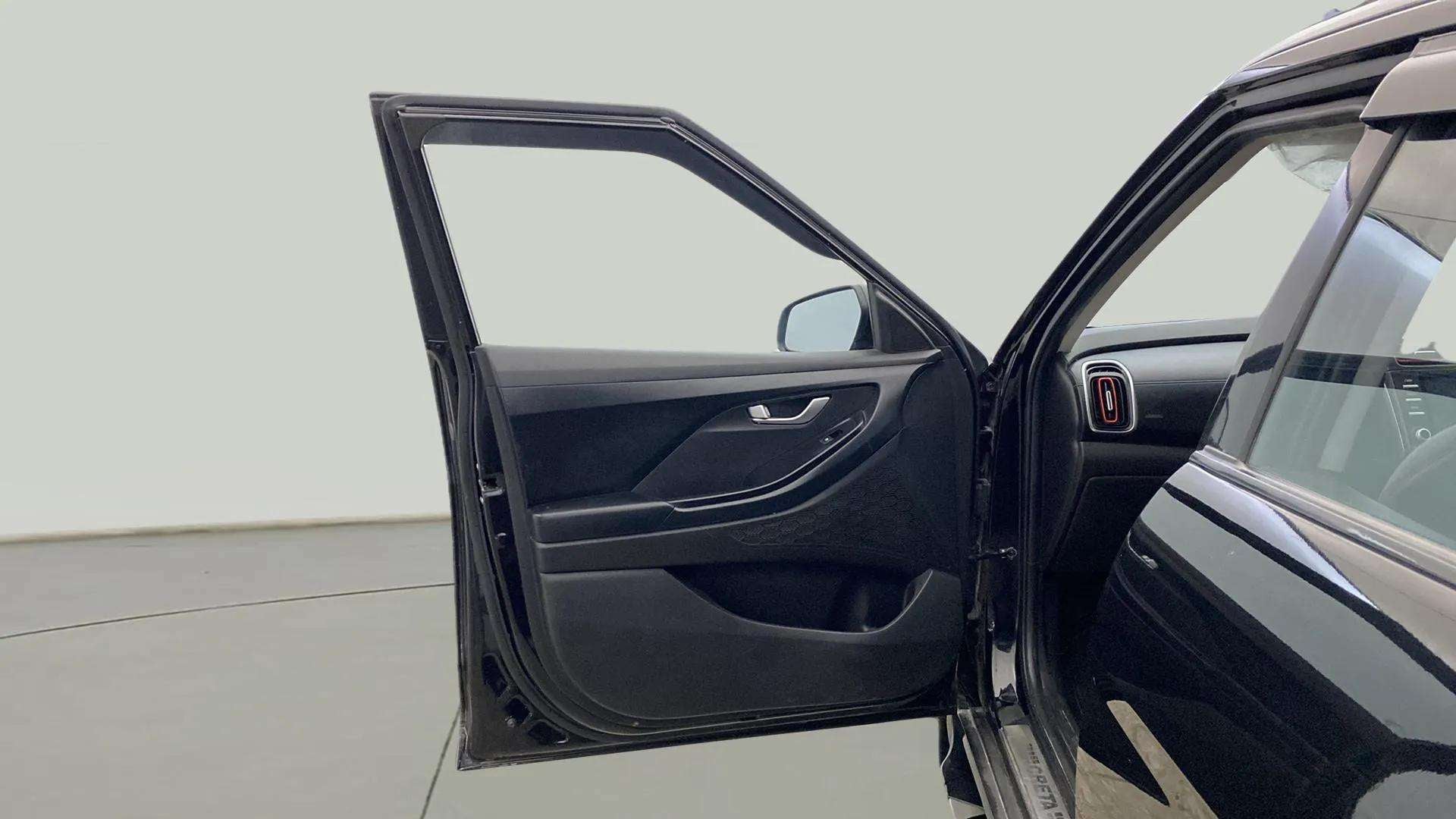 Front left door interior of a Hyundai Creta 2018-2023