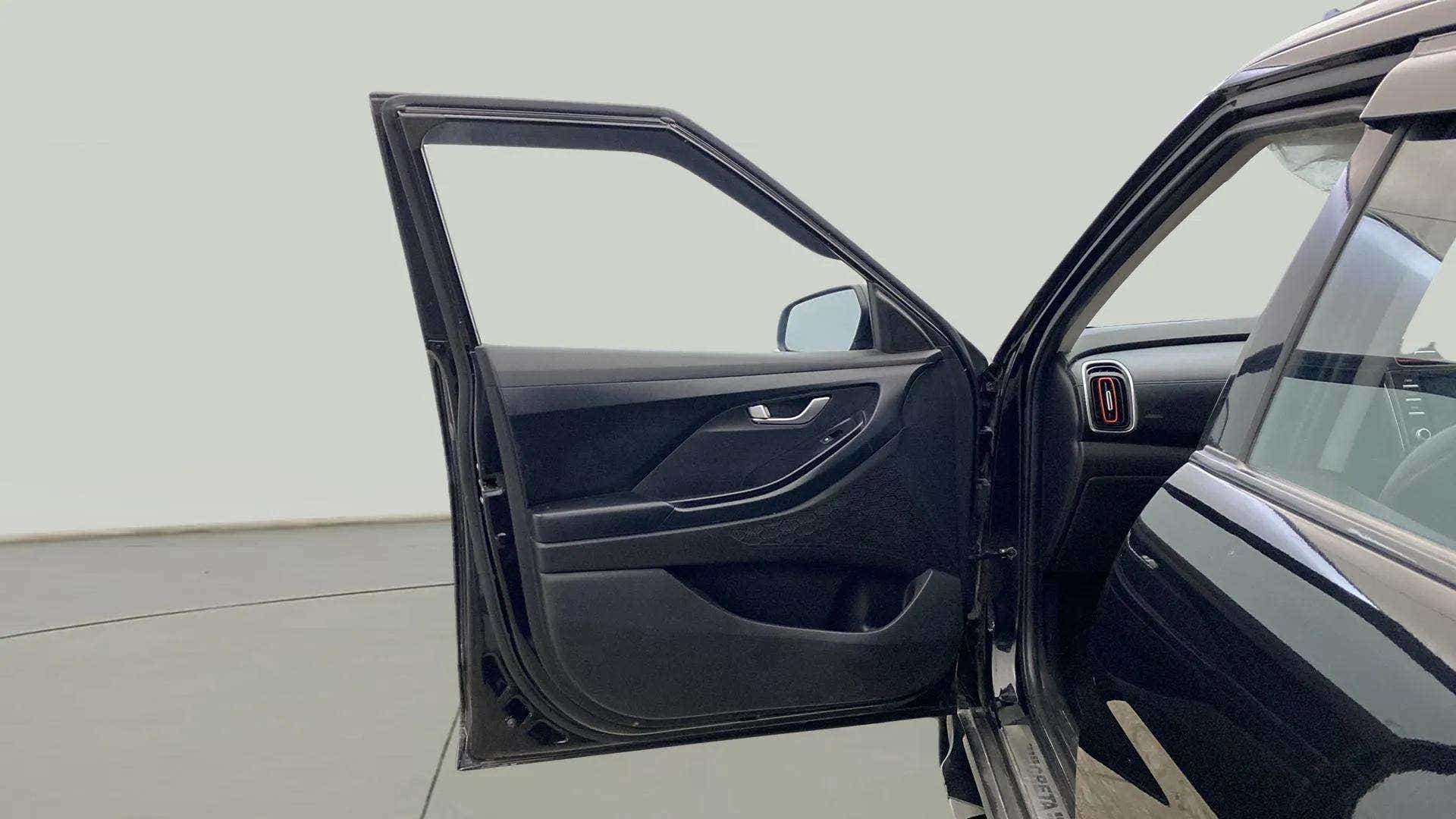 Front left door interior of a Hyundai Creta 2018-2023
